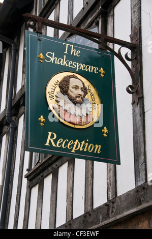 Guardando le Shakspeare segno Hotel in Stratford upon Avon. Foto Stock