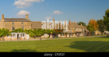 Una vista dal comune di Broadway high street in Worcestershire. Foto Stock