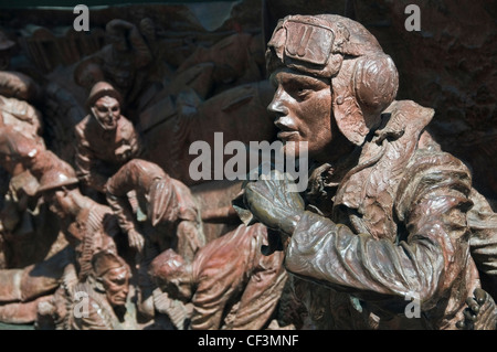 Battaglia di Bretagna scultura e monumento sulla Victoria Embankment a Londra. Foto Stock