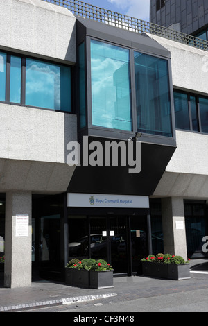 L'ingresso principale a BUPA Cromwell Hospital di Kensington. Foto Stock