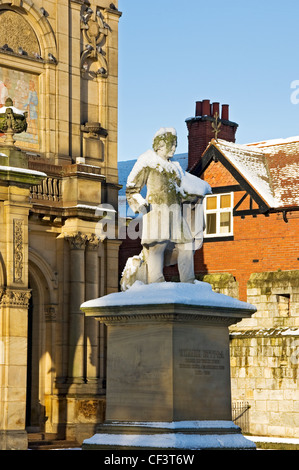 La neve sulla statua di York artista William Etty, eretta nel 1911, al di fuori della York Art Gallery (City Art Gallery) in inverno. Foto Stock