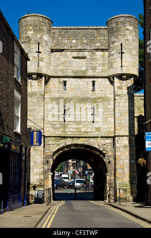 Bootham Bar, uno dei quattro principali gateway in York city di pareti di contenimento di alcune delle più antiche muratura superstite. Foto Stock