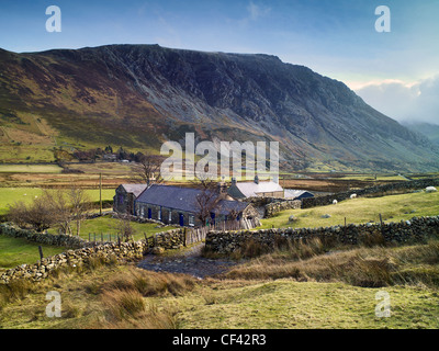 Un agriturismo in remoto nella valle di Nant Francon nel cuore di Snowdonia. Foto Stock