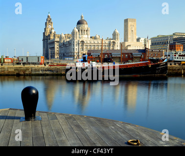 Vista verso il porto di Liverpool edificio, la Cunard Building e il Royal Liver Building, Liverpool le Tre Grazie, da th Foto Stock