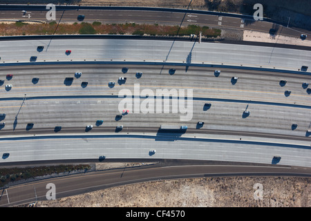 VISTA AEREA VERTICALE. Autostrada 5. Del Mar, Contea di San Diego, California, Stati Uniti. Foto Stock
