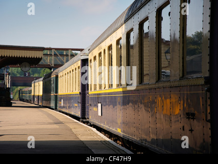 Carrelli da una piattaforma a Wansford stazione. Foto Stock