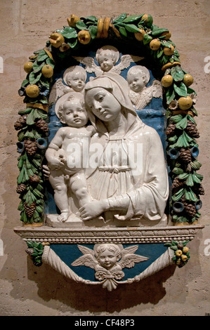 Vergine Maria Gesù Cristo Bambino Andrea della Robbia Italia Italiano Inizio scultore rinascimentale 1435-1525 FIRENZE Foto Stock