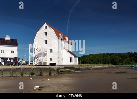 Mulino a marea a Woodbridge sul fiume Deben. Foto Stock