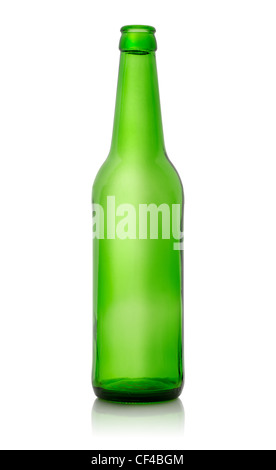 Verde bottiglia vuota di birra isolato su uno sfondo bianco. Tracciato di ritaglio Foto Stock