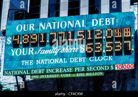 New York City, NY, USA, dettaglio debito nazionale degli Stati Uniti Sign on Building, (in 1992) tempo vola orologio, bilancio proteste Foto Stock