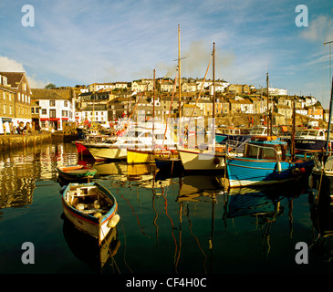 Porto Interno a Mevagissey. La pesca delle sardine nel XVIII e XIX secolo ha reso la città prospera e divenne noto come "Fi Foto Stock