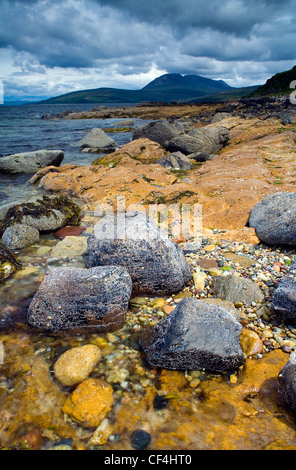 Una vista di tutta la baia Machrie a Beinn Bharrain. L'isola di Arran è la più meridionale isola scozzese e si siede nel Firth of Cl Foto Stock