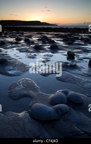 Runswick Bay è situato sulla costa orientale entro il North Yorkshire Moors. Runswick Bay è stato recentemente votato come il miglior posto in th Foto Stock