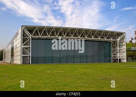 Una vista esterna del Sainsbury Centre presso la University of East Anglia. Foto Stock