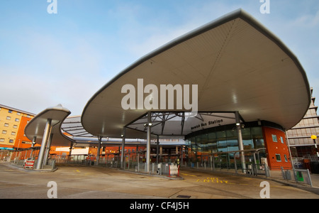 La tettoia e la stazione degli autobus in centro città di Norwich. Foto Stock