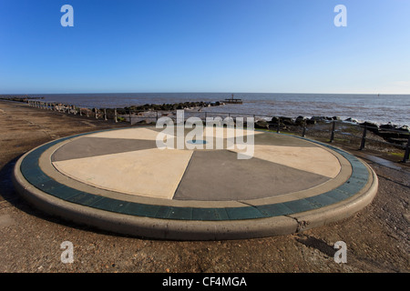 Il Euroscope si a Ness punto, una placca alla marcatura di Lowestoft Gran Bretagna il punto piu' orientale. Foto Stock