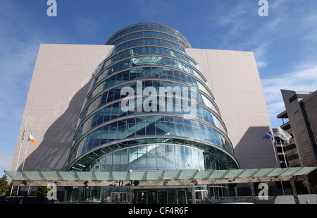 Il Centro Congressi di Dublino (CCD), progettato da Irish architetto americano Kevin Roche, Irlanda del primo scopo-costruito conventi Foto Stock