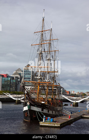 Jeanie Johnston carestia Ship Museum, una replica del 1848 la nave utilizzata su 16 di viaggi per il trasporto di emigranti durante il XIX secolo Foto Stock