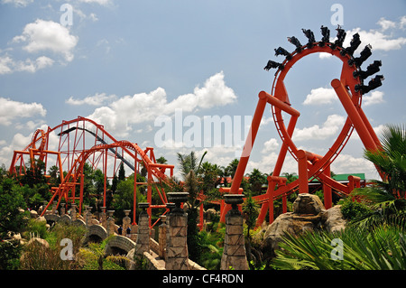 'L'anaconda' ride a Gold Reef City Theme Park, Johannesburg, provincia di Gauteng, Repubblica del Sud Africa Foto Stock