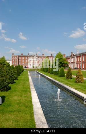 Giardini Paesaggistici in Penisola Square. Una volta a casa di una caserma militare, è ora uno dei più desiderabile luoghi da vivere in Foto Stock