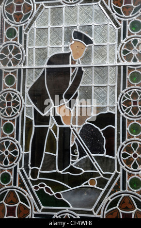 Una immagine di un giocatore di golf su una vetrata di una public house. Foto Stock