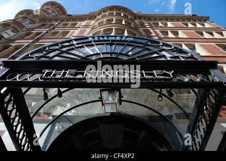 La parte esterna del Kingsley Hotel by Thistle in Bloomsbury Way. L'hotel prende il nome da Charles Kingsley, autore di Westward H Foto Stock