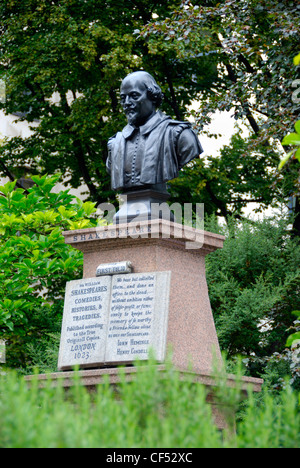 Busto di William Shakespeare in St Mary Aldermanbury giardino. Il busto è un memoriale al John Heminge e Henry Condell che ha stampato Foto Stock