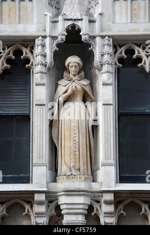 Una chiusura di una statua di Maria Regina di Scozia in Fleet Street. Foto Stock