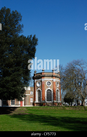 Una vista di tutta l'erba a Orleans House Gallery a Twickenham. Foto Stock