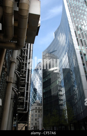 Guardando le Willis Edificio, Lloyds Building e il Gherkin a Londra. Foto Stock