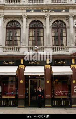 Portiere esterno permanente Cartier gioiellerie in Old Bond Street. Foto Stock