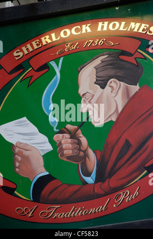 Close up di Sherlock Holmes Pub sign in Northumberland Street. Foto Stock