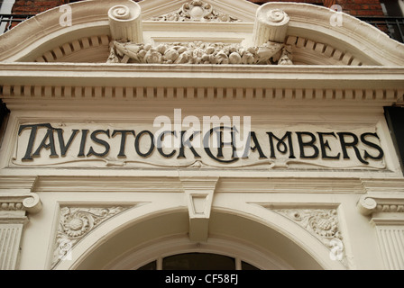 Camere di Tavistock segno sopra l'ingresso in Bloomsbury Way. Foto Stock