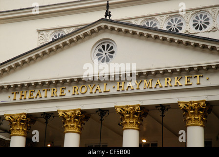 La maestosa facciata del Teatro Royal Haymarket. Foto Stock