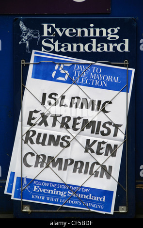 A Londra la sera giornale Standard affissioni nella città di Londra. Foto Stock