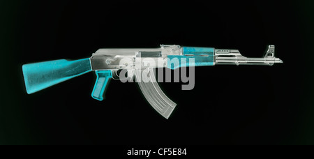 Kalashnikov X-Ray style immagine in negativo Foto Stock
