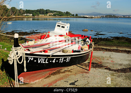 La pesca tradizionale barca in un isola di Toxa, O Grove, Galizia, Spagna. Foto Stock