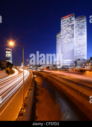 Ramat Gan, Tel Aviv, Israele cityscape al crepuscolo. Foto Stock