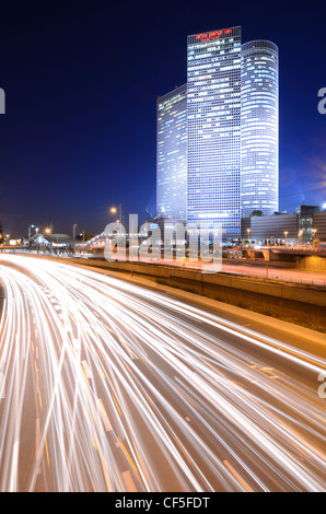 Ramat Gan, Tel Aviv, Israele cityscape al crepuscolo. Foto Stock