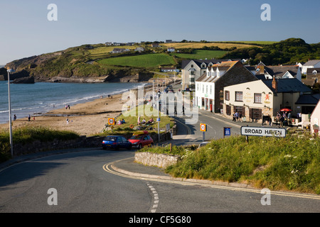 La città costiera di ampia Haven in Pembrokeshire, Galles Foto Stock