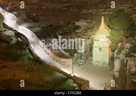 La Tomba di Assalonne nel Kidrod Valley di Gerusalemme, Israele è tradizionalmente detto di essere per il figlio ribelle del re Davide Foto Stock