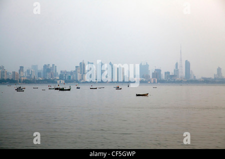 Mumbai skyline sul fiume, India Foto Stock