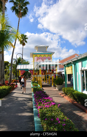 Negozi nel mercato della paglia, Freeport, Bahamas Foto Stock