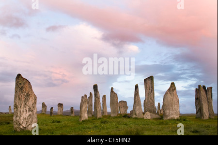Il Callanish pietre permanente all'alba dell'isola di Lewis. Foto Stock