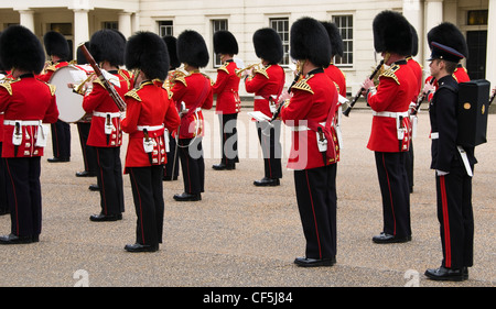 Modifica della Regina della Guardia a Whitehall a Londra. Foto Stock