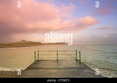 Vista dal Cardigan Bay a Black Rock. Cardigan è un antico Welsh culturale e centro commerciale sulla Teifi estuary, ora Foto Stock