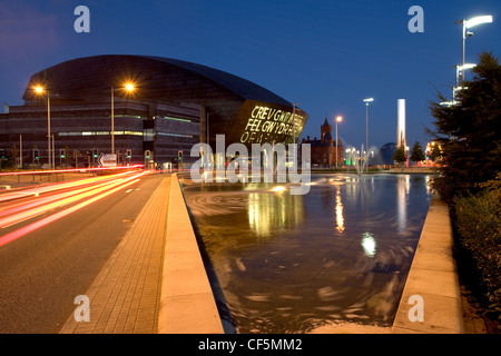 Il Wales Millennium Centre di Cardiff Bay. Home gallese dell'Opera Nazionale, la zona era in precedenza noto come Tiger Bay. Foto Stock