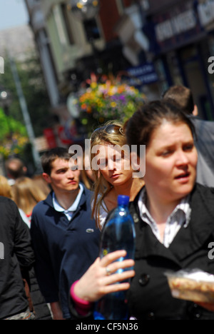 La folla degli acquirenti a Grafton Street a Dublino. Foto Stock