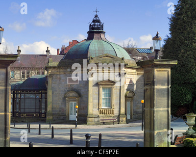 Royal Pump Room e museo costruito nel 1842 a casa lo zolfo e. Foto Stock