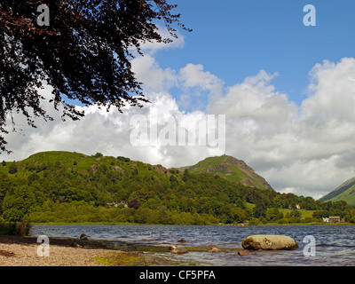 Vista su tutta Grasmere verso il timone roccioso, un caduto nel distretto del lago. Foto Stock